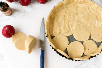 Placinta delicioasa cu prune si frangipan cu migdale pas cu pas reteta cu poza