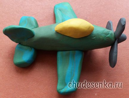 Avion militar din plastilină