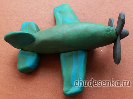 Avion militar din plastilină