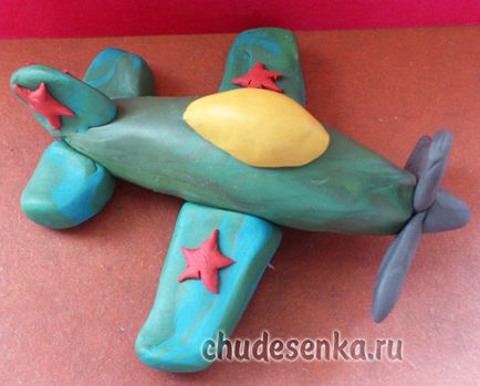 Avion militar din plastilină