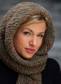 Eșarfă tricotată pe cap