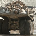 De ce se rotește un malaxor de beton atunci când un camion transportă beton în el