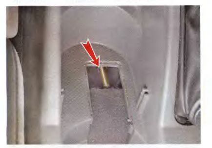 Înlocuirea cablurilor unei frâne de parcare chevrolet lacetti 2004