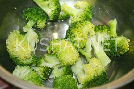 Caserola cu broccoli, brânză și ouă
