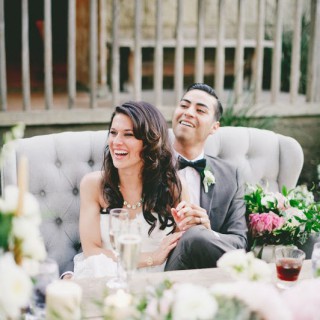 A vőlegény egy alkalmi stílusban esküvő menyasszony 2017