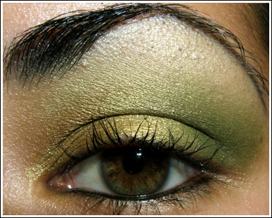 Золотисто-зелений макіяж для очей
