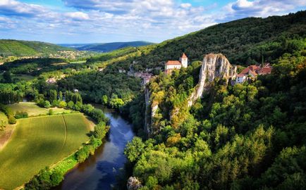 10 Країн, де можна собі купити справжній замок