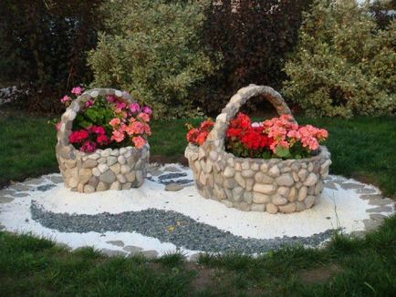 20 cele mai bune idei pentru decorarea unei grădini cu pietre naturale