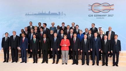 Care este insigna pe reverul sacoului său la și pe g20