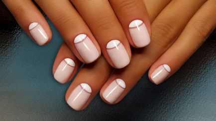 Nails tervezés gél köröm divat trendek, nyári hangulat, kabát, hold manikűr, fényes