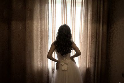 Fényképek a lányok mögött barna egy esküvői ruha