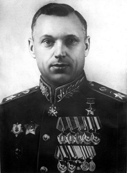 Selecția fotografiei este singura în istoria mareșalului URSS al celor două țări, Constantin Rokossovsky