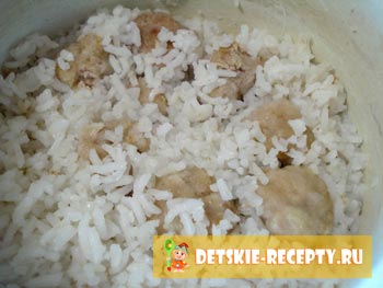 Фрикадельки з курячого фаршу з рисом, дитячі рецепти, страви