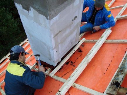 Hidroizolarea conductelor pe înălțimea acoperișului, etanșarea conexiunii canalului de ventilație - materie ușoară