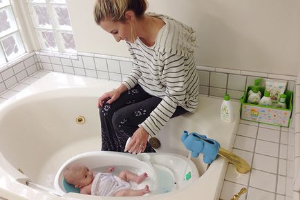 Cum și când să spălați capul nou-născutului