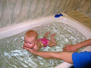 Cum să înveți un copil să înoate la vârsta de 3-7 ani
