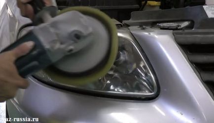 Cum să lustruiți luminile din mașină