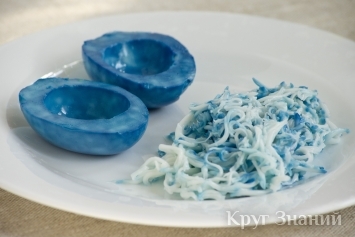 Як пофарбувати яєчний білок в синій колір - коло знань