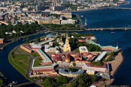 Cum se descifrează numele orașului St Petersburg?