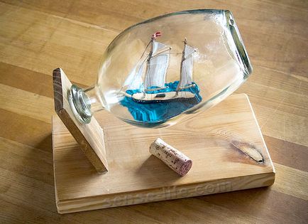 Cum se face o navă într-o sticlă