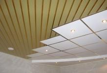 Как да направите фалшив панели на тавана PVC видео със собствените си ръце, снимка разклонител, в инсталацията за баня