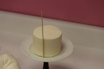 Як зробити торт з оборками з вершкового крему