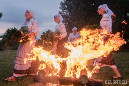 Як в Кузьмич русалку вибирали і потім від неї тікали