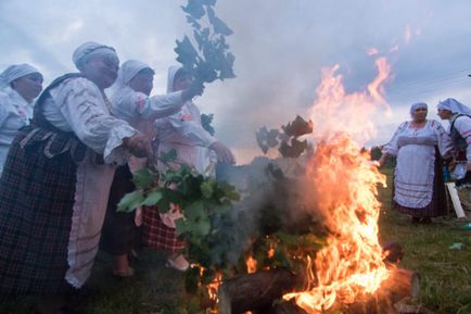 Як в Кузьмич русалку вибирали і потім від неї тікали