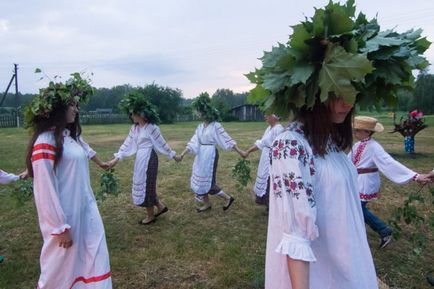 Як в Кузьмич русалку вибирали і потім від неї тікали