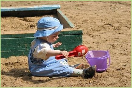 Картинки і фото дітей в пісочниці