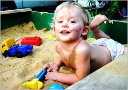 Imagini și fotografii ale copiilor în nisip