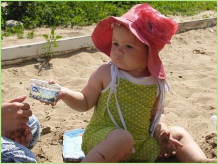 Imagini și fotografii ale copiilor în nisip