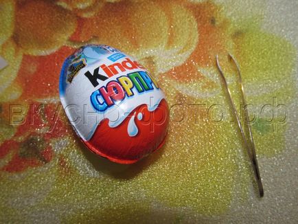 Kinder surpriză cu propria sa surpriză, o fotografie delicioasă