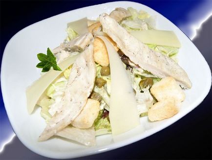 Salată clasică de Caesar cu pui, rețetă