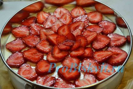 Căpșuni cu căpșuni fără a coace o rețetă cu o fotografie (cum să decorezi cu căpșuni)