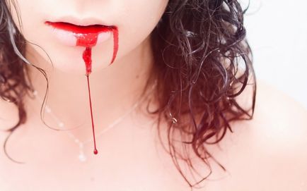 Sânge în gură în simptome dimineața, cauze și tratament