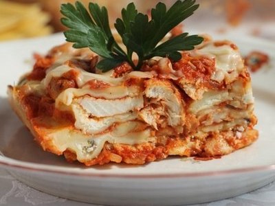 Lasagne cu pui, brânză de vaci, paste făinoase