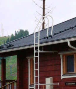 Scări pentru tipurile de acoperișuri, construcții, montaj