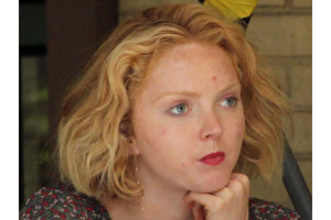 Lily Cole este obosită să se lupte cu cosuri - ziua femeii