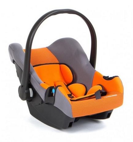 Crăciun pentru nou-născuți în mașină, care transportă scaune auto