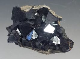 Proprietăți din piatră magnetică, foto, minerale