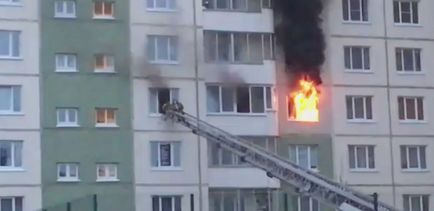 La chkalov la foc, omul a refuzat să părăsească apartamentul ars, dar a aruncat dintr-o fereastră o pisică