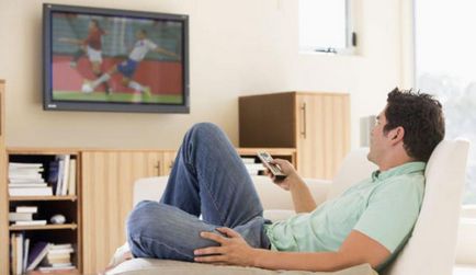 Pericolul de a viziona televizorul în timpul unei mese este un pas spre sănătate