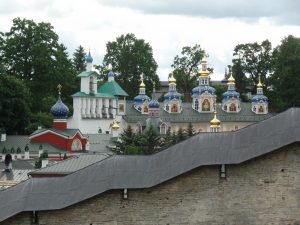 Raportați o călătorie de la Pskov la Pechory și Izborsk, călătorii independente