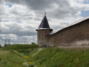 Raportați o călătorie de la Pskov la Pechory și Izborsk, călătorii independente