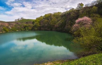 Restul în Kabardino-Balkaria Lacul Shadhury și Cascada Gedmish