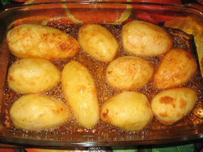 Fructe congelate - crustă de cartofi crocci și cartofi piersici în interiorul lor