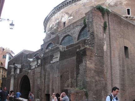 Panteonul din Roma este templul tuturor zeilor din piața rotundă