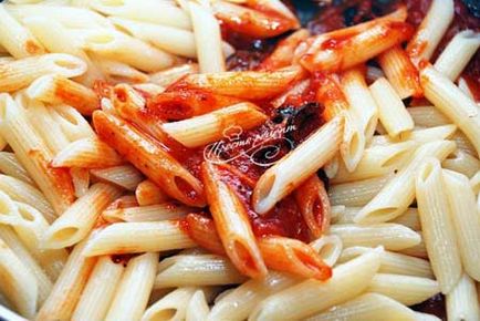 Паста з оливками, помідорами і сиром - рецепт з фото