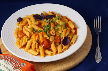 Паста з томатним соусом і оливками рецепт з фотографіями